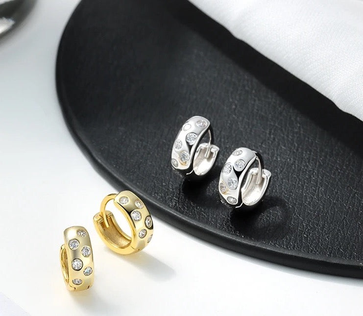 MOONDUST KISS EARRINGS