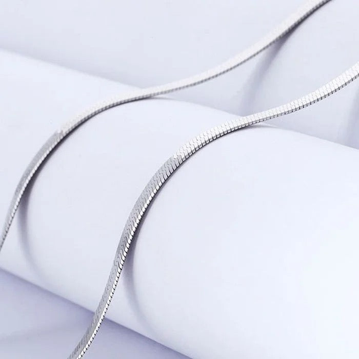 SLEEK COLLAR NECKLACE