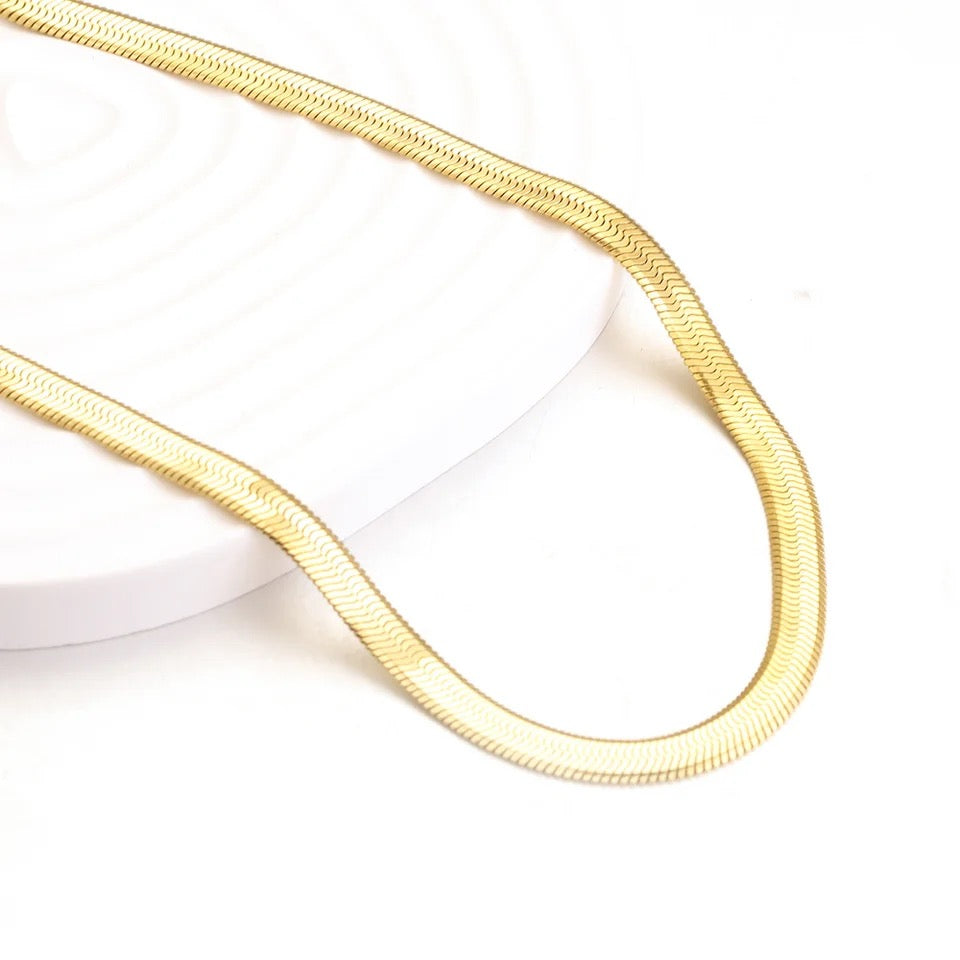 SLEEK COLLAR NECKLACE