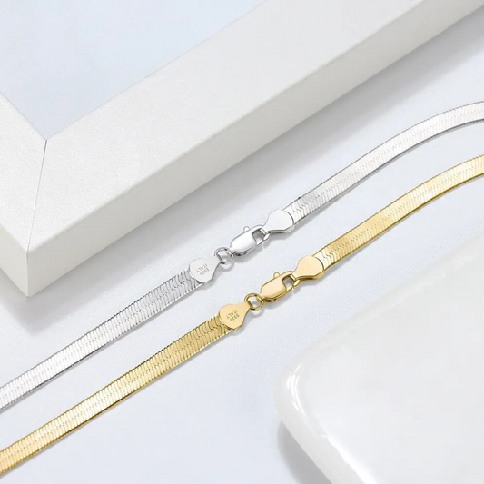 SLEEK COLLAR NECKLACE