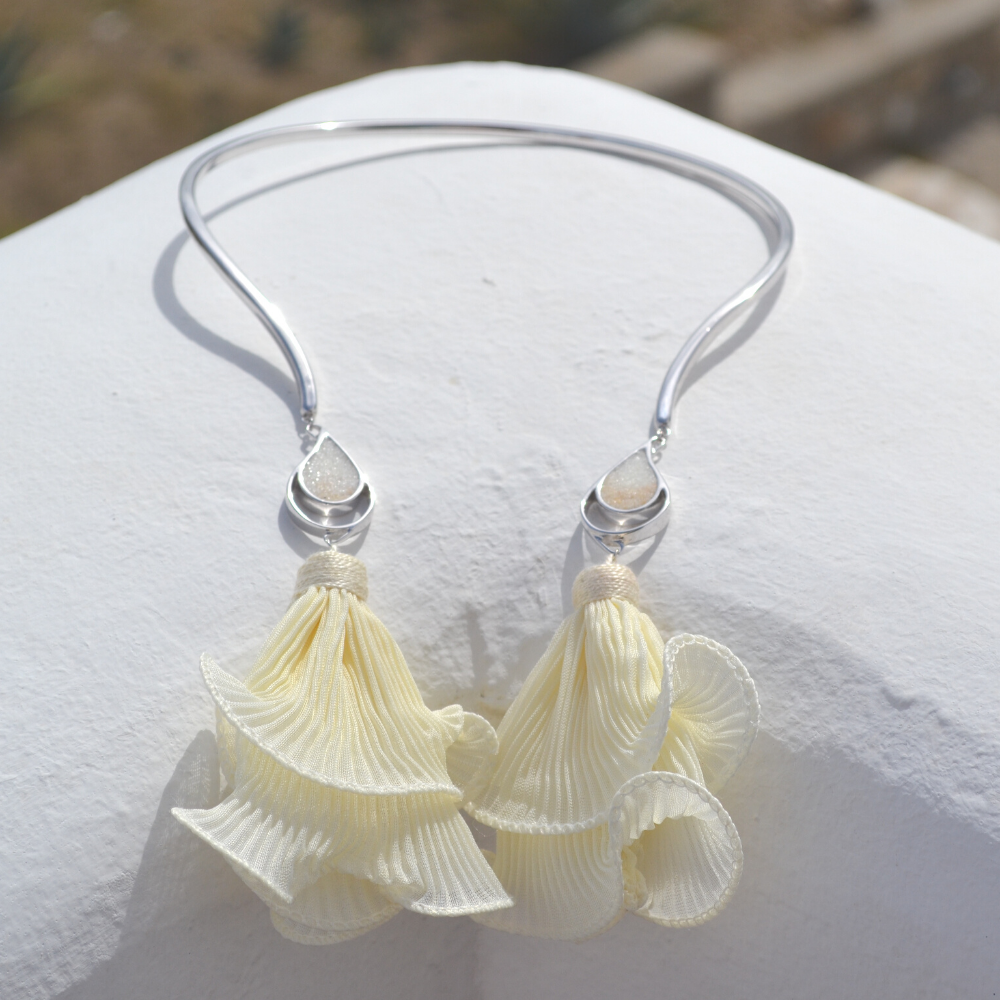 SILVER OPEN CHOKER IVORY FLOWER