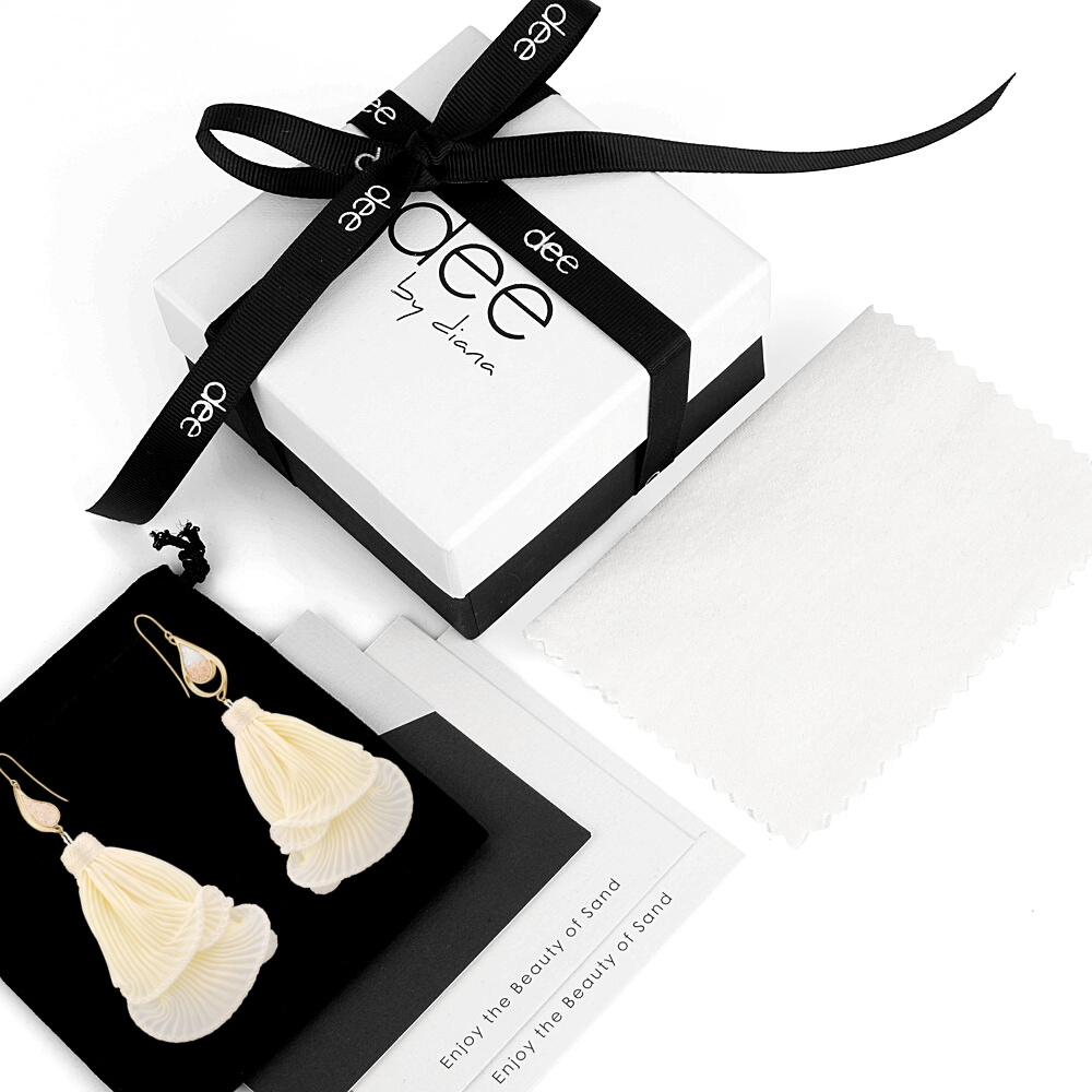 GOLD SEA & SAND EARRINGS IVORY FLOWER
