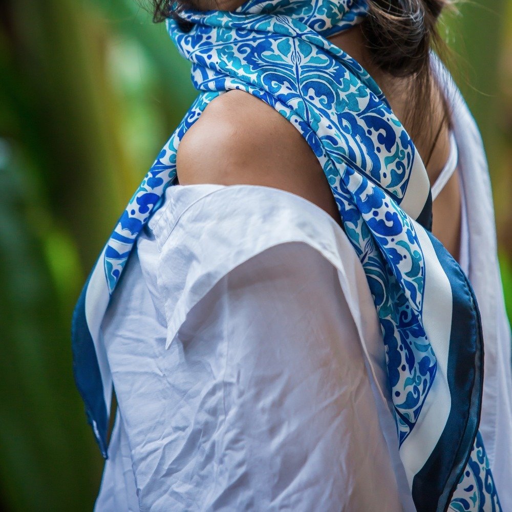 SILK SCARF AMORE BLU