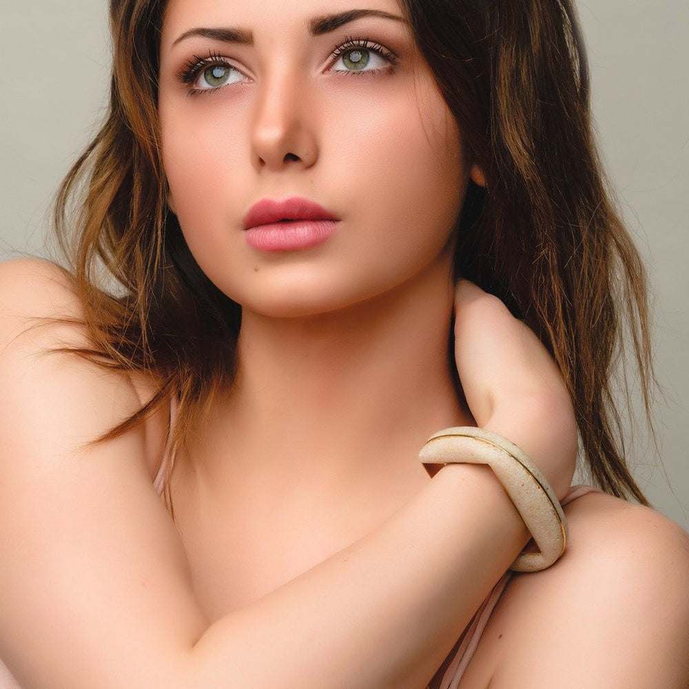 NON-FACETED BANGLE