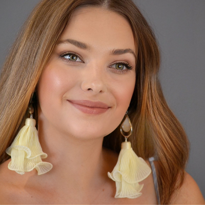 GOLD SEA & SAND EARRINGS IVORY FLOWER